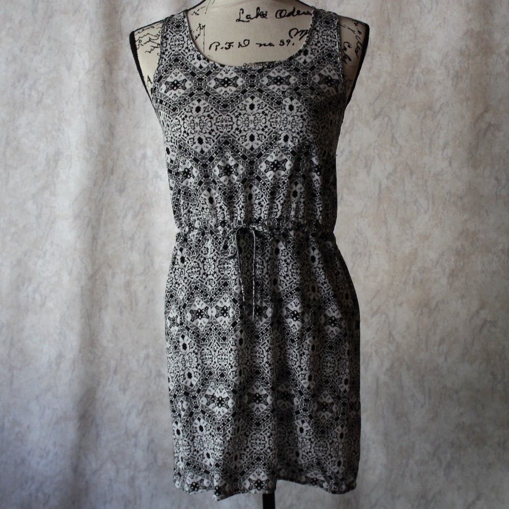 Pink Republic, Tie-Waist Dress. Small